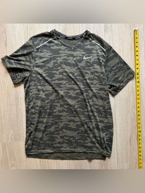Nike Men’s Camo Short-Sleeve Performance T-Shirt - Olive/Black Size XL brand new